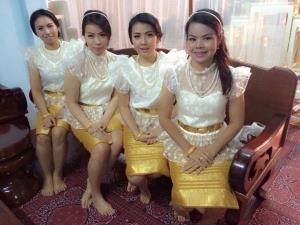 ชุดไทยเพื่อนเจ้าสาว เช่าที่แบมบี้ เวดดิ้ง ห้วยขวาง